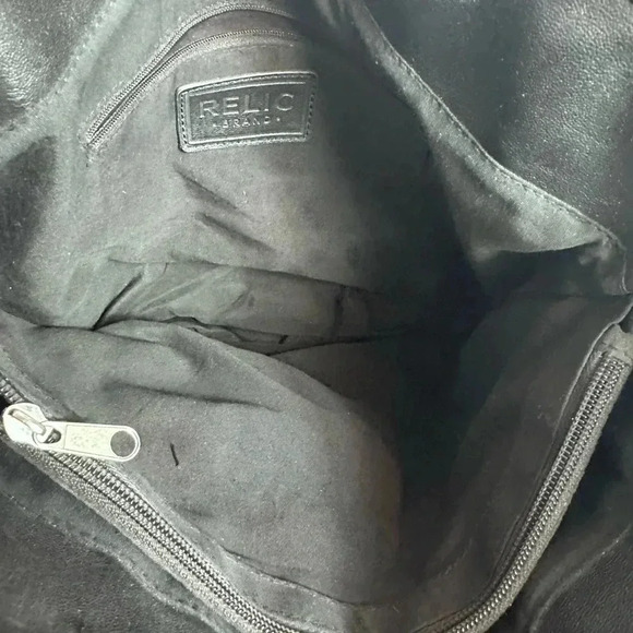 Relic black leather shoulder bag with two pockets on front - Picture 10 of 11